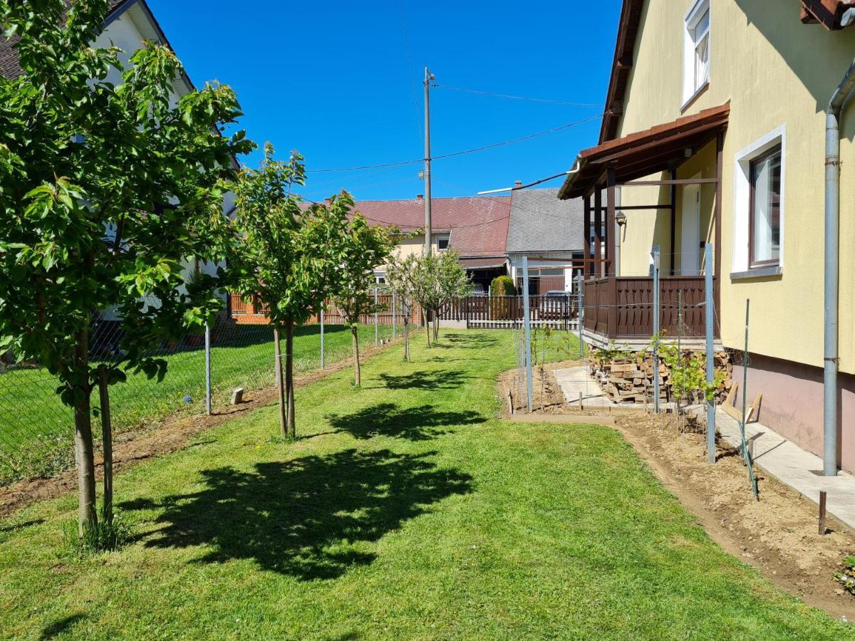 Gyoengyvirag Apartman Lenti Buitenkant foto